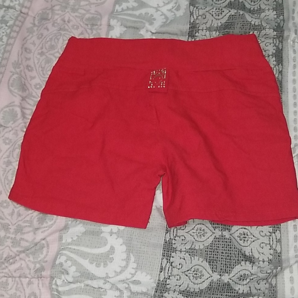 Red shorts - Picture 2 of 3